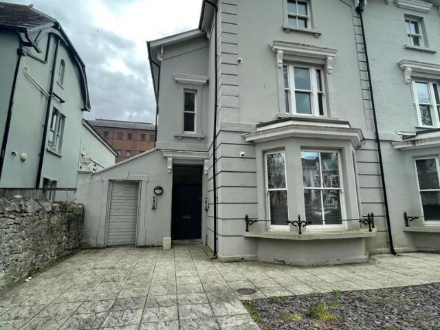 Flat for rent in Plasnewydd, Falcon Lodge