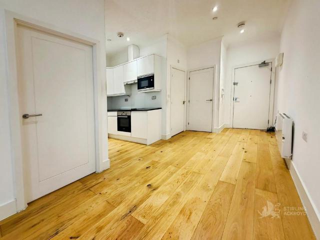 Flat for rent in London Borough of Croydon, Greater London