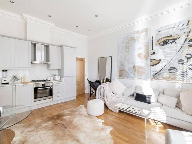 Apartment for rent in North Kensington, Greater London