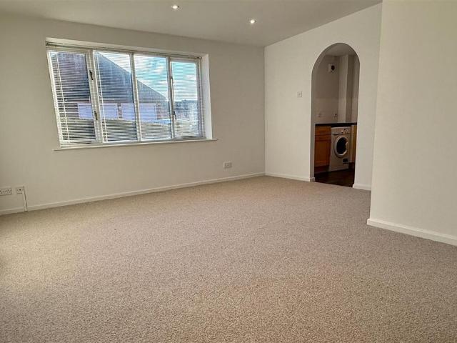 Apartment for rent in Sydenham, Green Close