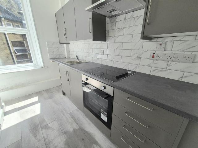 Flat for rent in Boothtown, Halifax