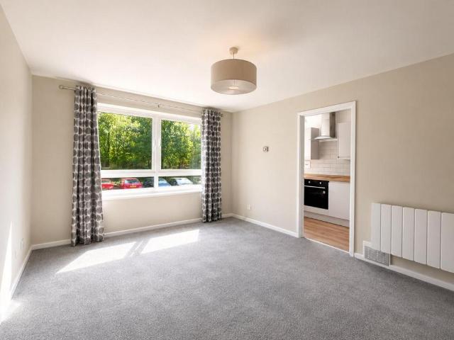 Flat for rent in London Borough of Croydon, Addiscombe