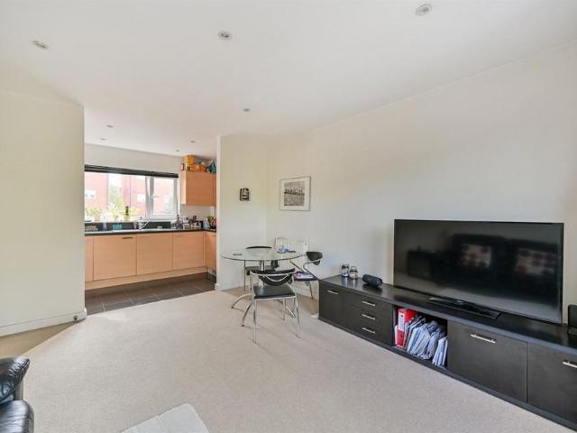 Apartment for rent in Kennet Island, Reading