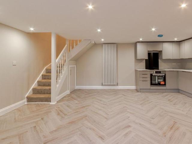 Apartment for rent in Shortlands, Greater London
