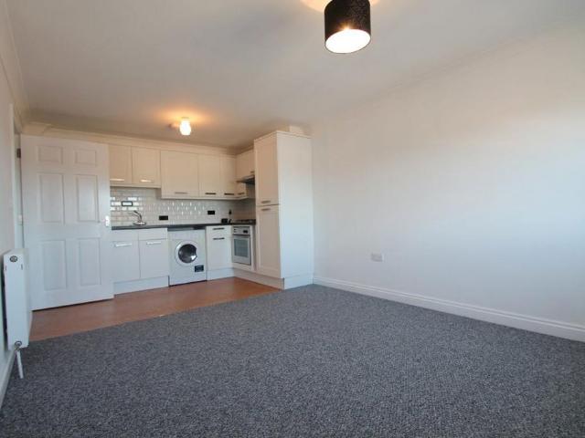 Flat for rent in Nodehill, Shide