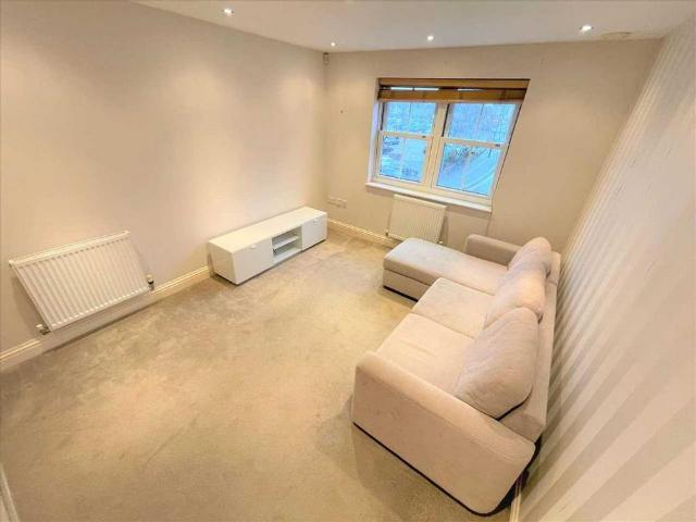 Apartment for rent in Navestock Side, Essex