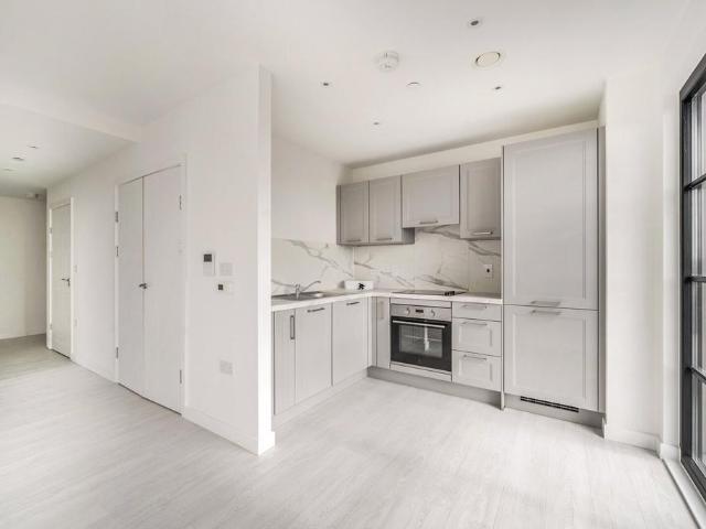 Flat for rent in London Borough of Merton, Greater London