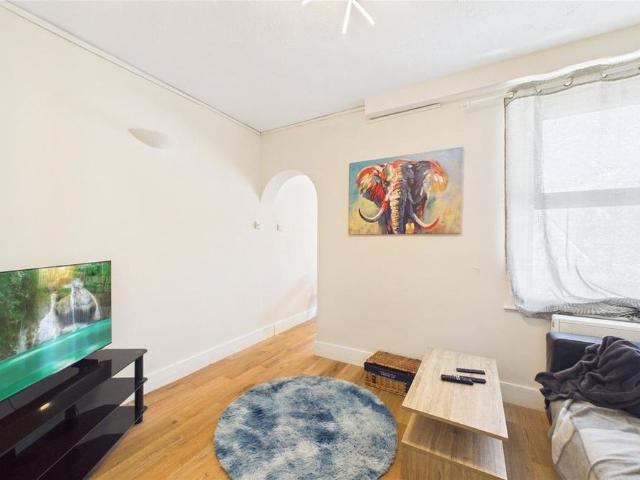 Apartment for rent in Riverdene, Priest Down