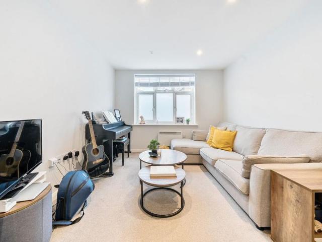 Apartment for rent in Poverest, Greater London