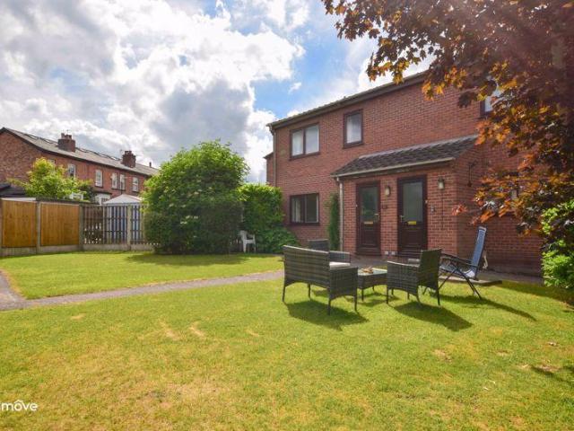 Flat for rent in Altrincham, Broadheath