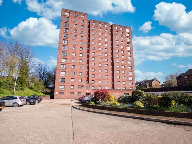 Flat for rent in Cowley, Greater London