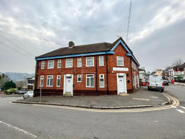 Flat for rent in Totteridge, Cressex