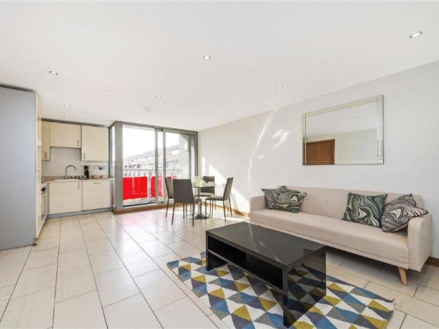 Flat for rent in London Borough of Hounslow, Greater London