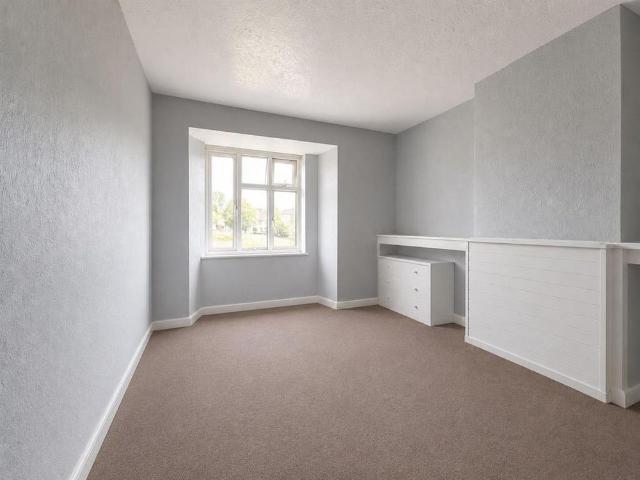 Apartment for rent in Northwood, Greater London