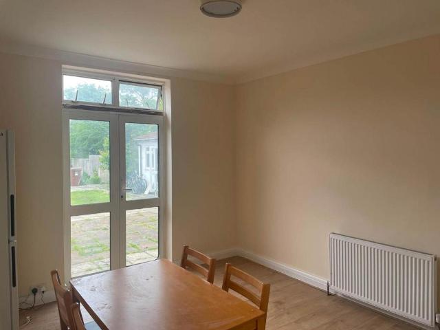 Flat for rent in London Borough of Hounslow, Greater London