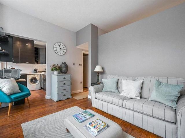 Apartment for rent in London Borough of Hammersmith and Fulham, Greater London