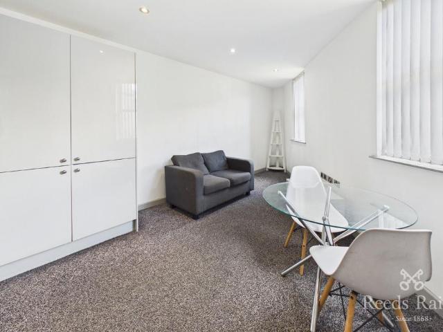 Flat for rent in Woolshops, Halifax