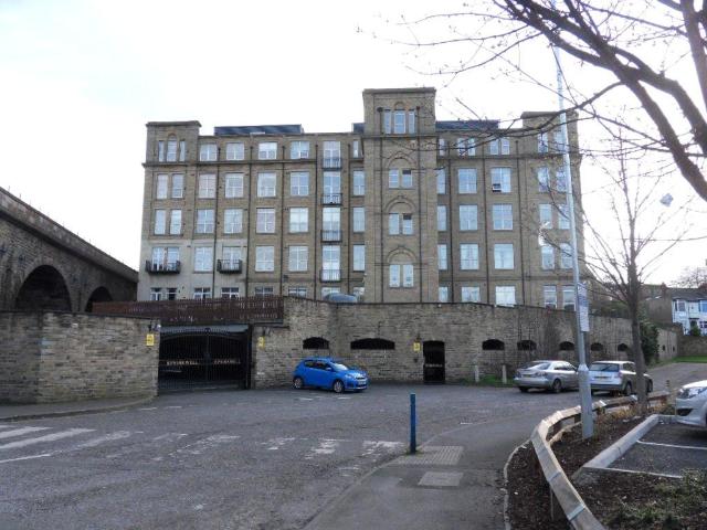 Flat for rent in Eightlands, Dewsbury