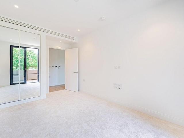 Apartment for rent in Sands End, Greater London