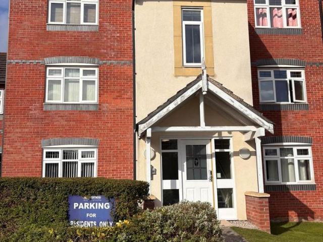 Apartment for rent in Lower Irlam, Salford