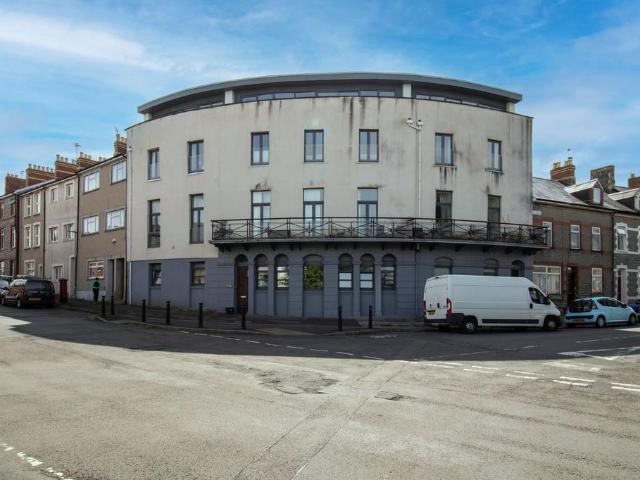 Flat for rent in Penarth Marina, Penarth