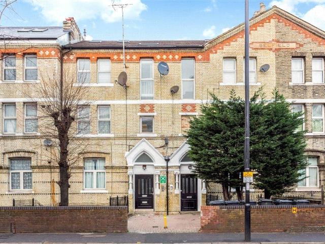 Flat for rent in London Borough of Croydon, Greater London