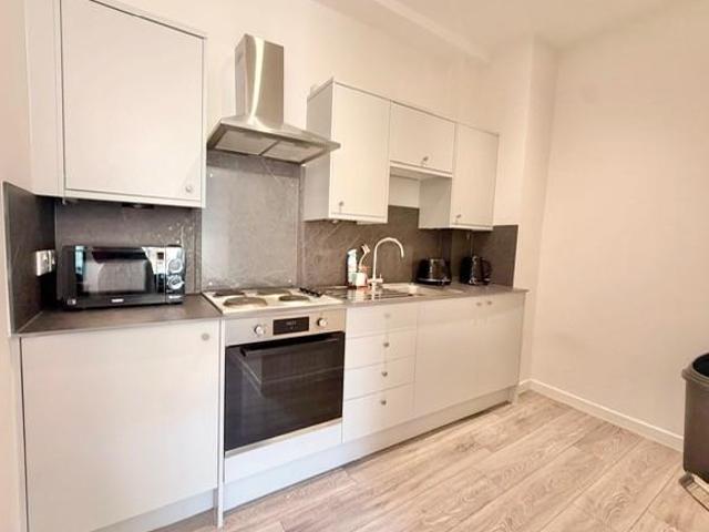 Flat for rent in Boothtown, Halifax