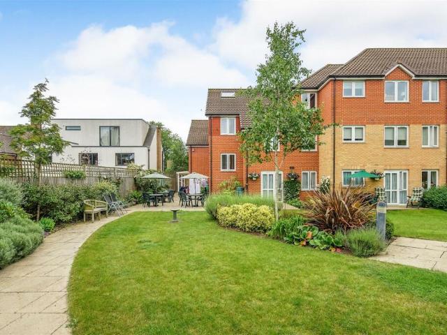 Flat for rent in Woodford Green, Greater London