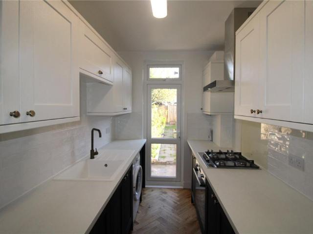 Flat for rent in London Borough of Croydon, Addiscombe