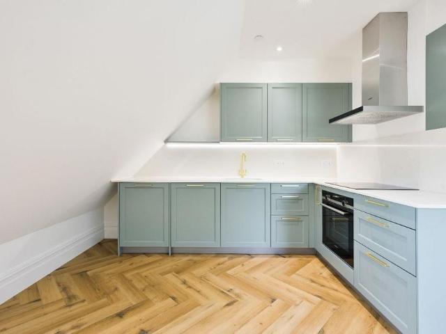 Apartment for rent in Stoke D'Abernon, Blackhills