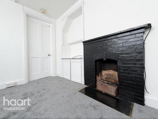 Apartment for rent in Cross In Hand, East Sussex