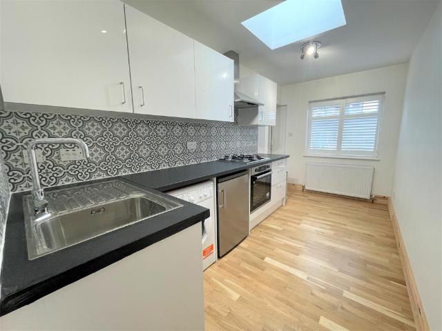 Flat for rent in Holywell Estate, North Watford