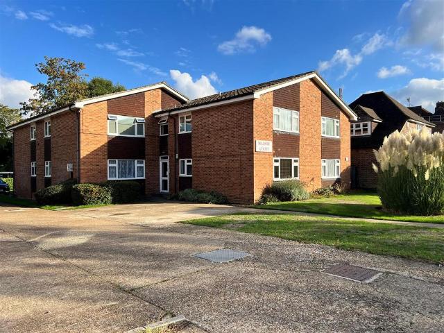 Flat for rent in Great Bookham, Mole Valley