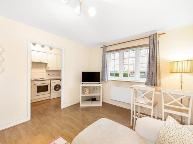 Apartment for rent in Charlton, Greater London