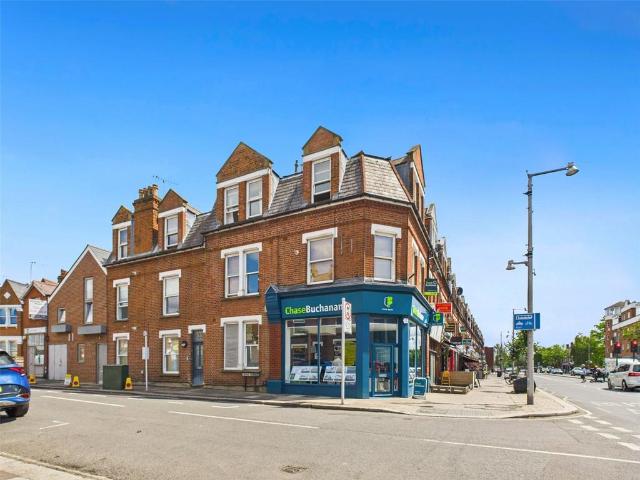 Flat for rent in Strawberry Hill, Greater London