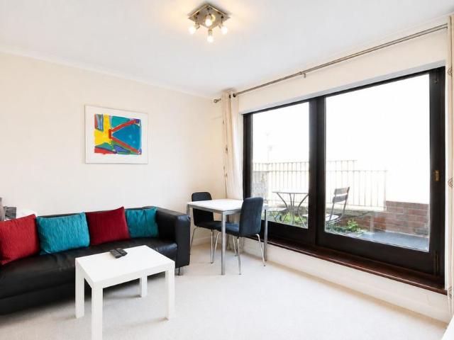 Apartment for rent in Holywell, The Slade
