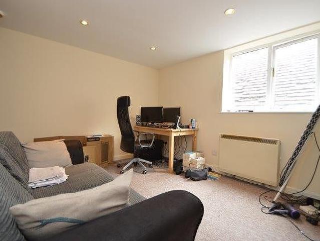 Apartment for rent in Holloway Hill, Waverley