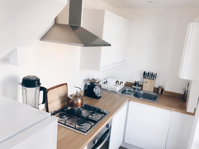 Apartment for rent in Caterham on the Hill, Hillview