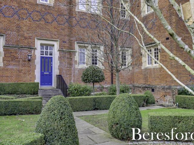Flat for rent in The Galleries, Navestock Side