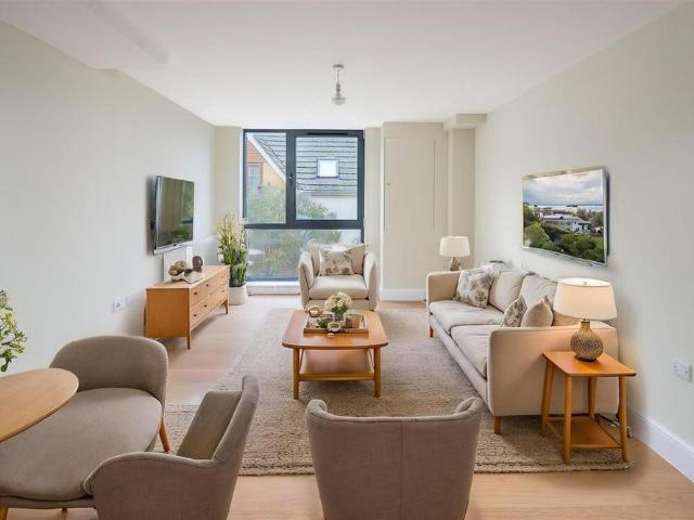 Apartment for rent in Seven Kings, Greater London