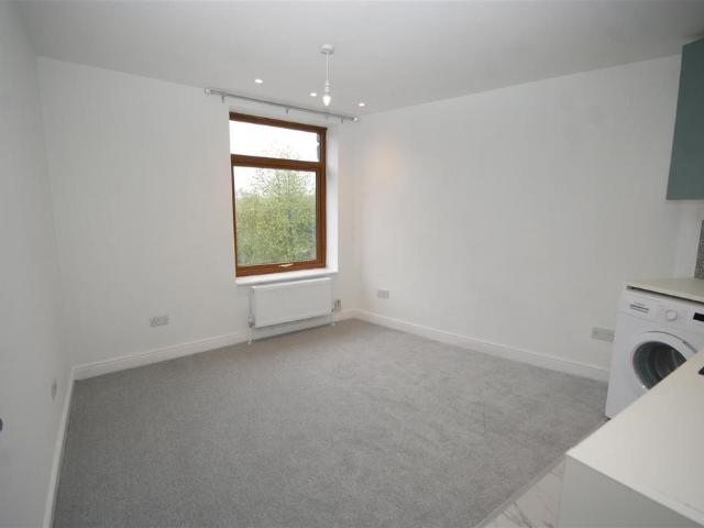 Flat for rent in Liversedge, Firthcliffe