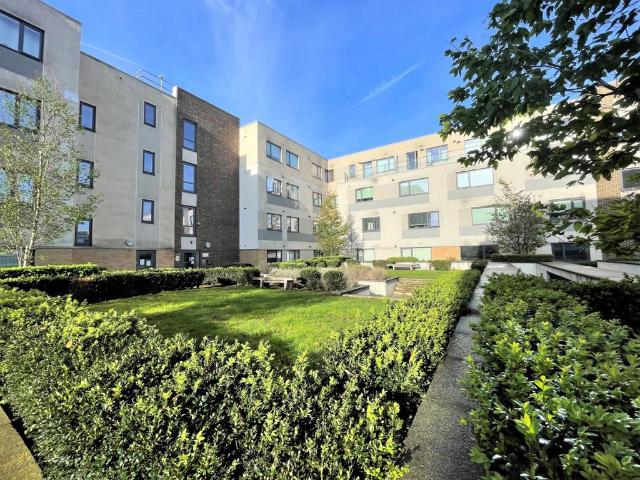Flat for rent in Lower Halliford, Surrey