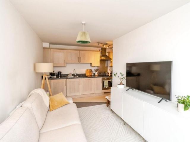 Apartment for rent in The Polygon, City Of Southampton