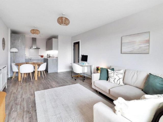 Apartment for rent in St James, Sandown Park