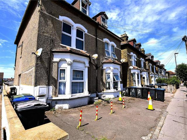 Flat for rent in London Borough of Croydon, Thornton Heath