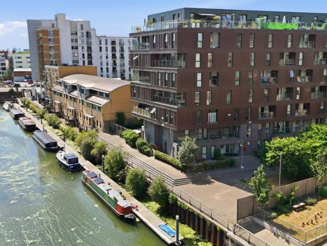 Flat for rent in Limehouse, Greater London