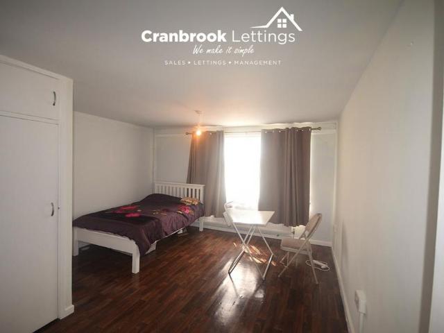 Apartment for rent in Newbury Park, Greater London