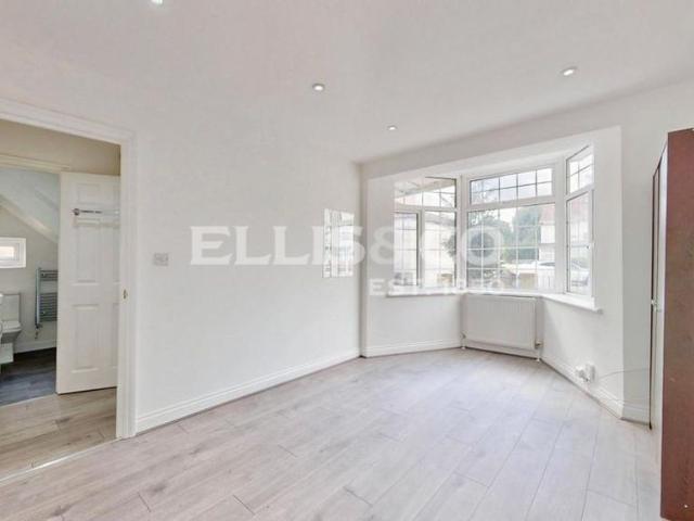 Apartment for rent in London Borough of Ealing, Greater London