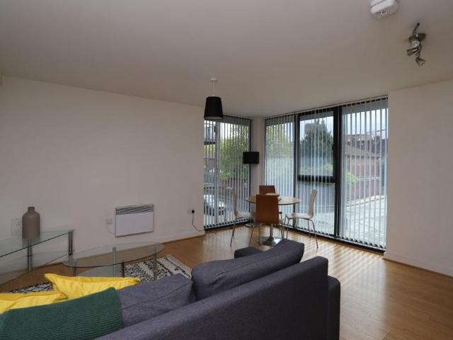 Flat for rent in Chinatown, Calderstones
