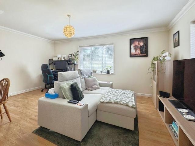 Apartment for rent in Emmbrook, Wokingham